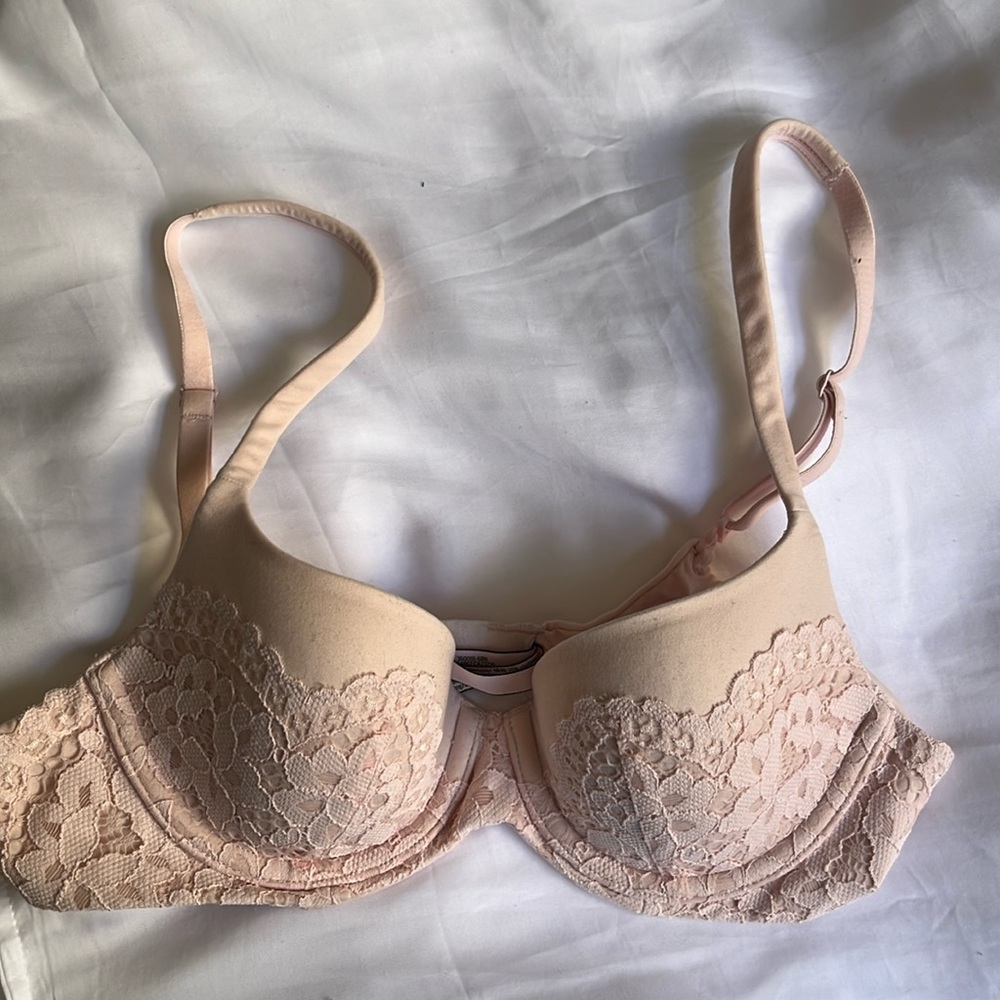 Victoria’s Secret Light Pink Lace Bra
